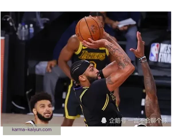 戴维斯无球跑动表现稳健，助力球队进攻组织进一步提升