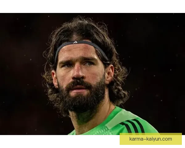 阿利松荣膺英超赛季最佳球员，状态持续提升引人关注